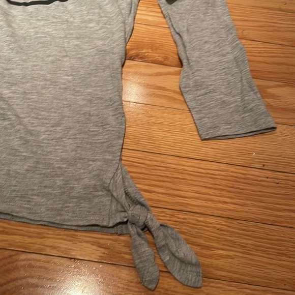 Hello Kitty 3/4 Sleeve Knot detail top - Picture 4 of 4